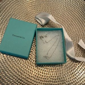 Tiffany&Co Kiss pendant necklace